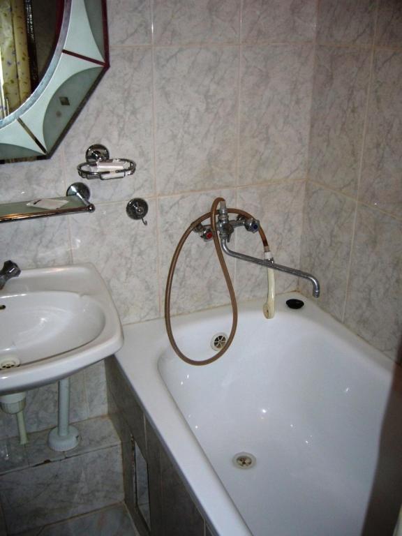 Hotel Profspilkovyi Lutsk Room photo