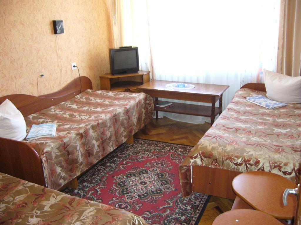 Hotel Profspilkovyi Lutsk Room photo