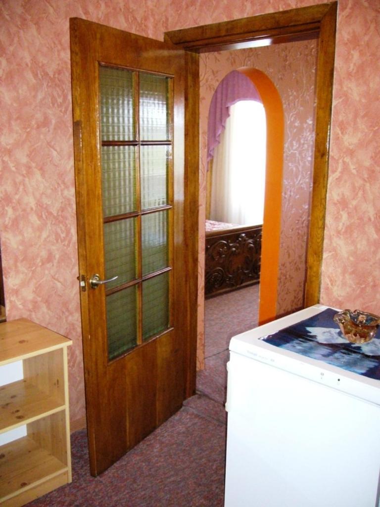 Hotel Profspilkovyi Lutsk Exterior photo