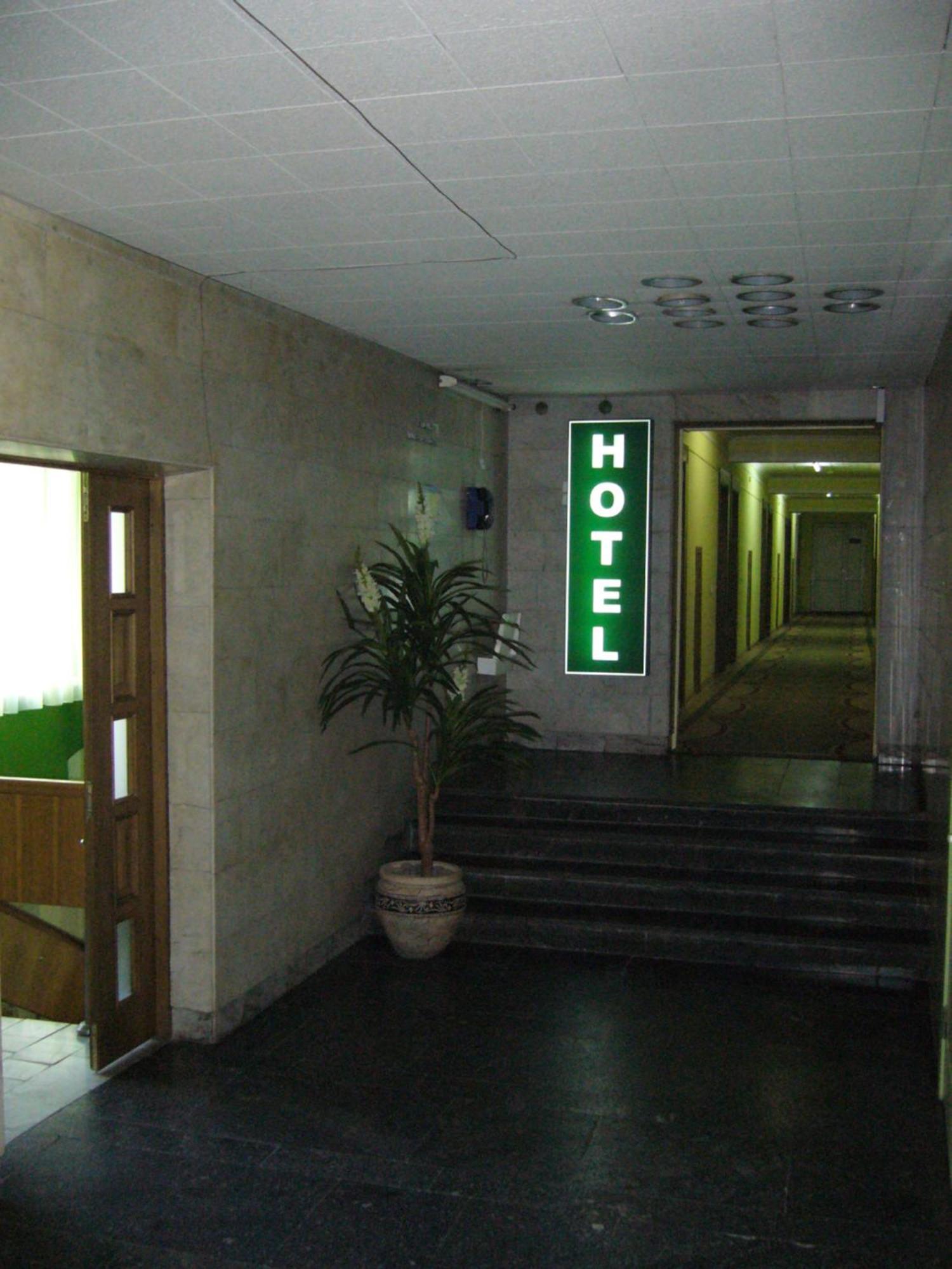 Hotel Profspilkovyi Lutsk Exterior photo