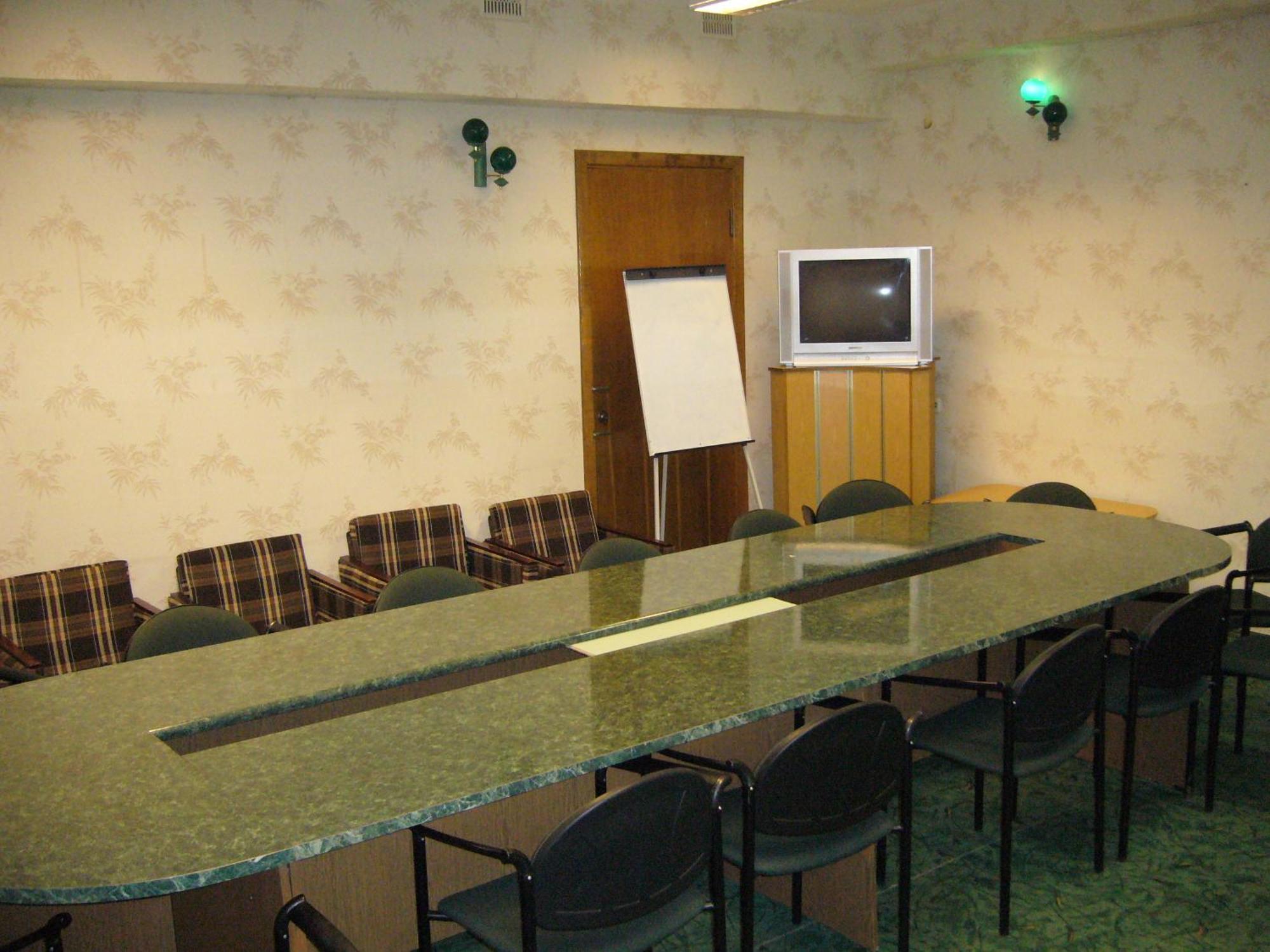Hotel Profspilkovyi Lutsk Exterior photo